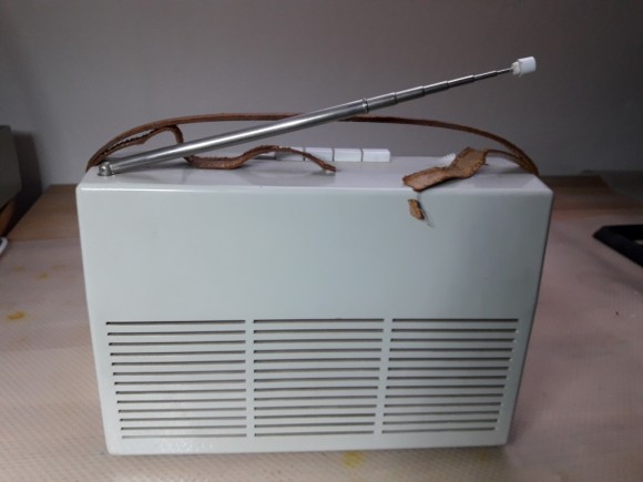 Rückansicht mit Antenne