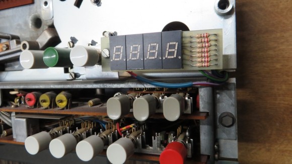 Digi ZW 7segm.jpg (313.74 KiB) 16261 mal betrachtet Ziffernanzeige, Rückstellknopf